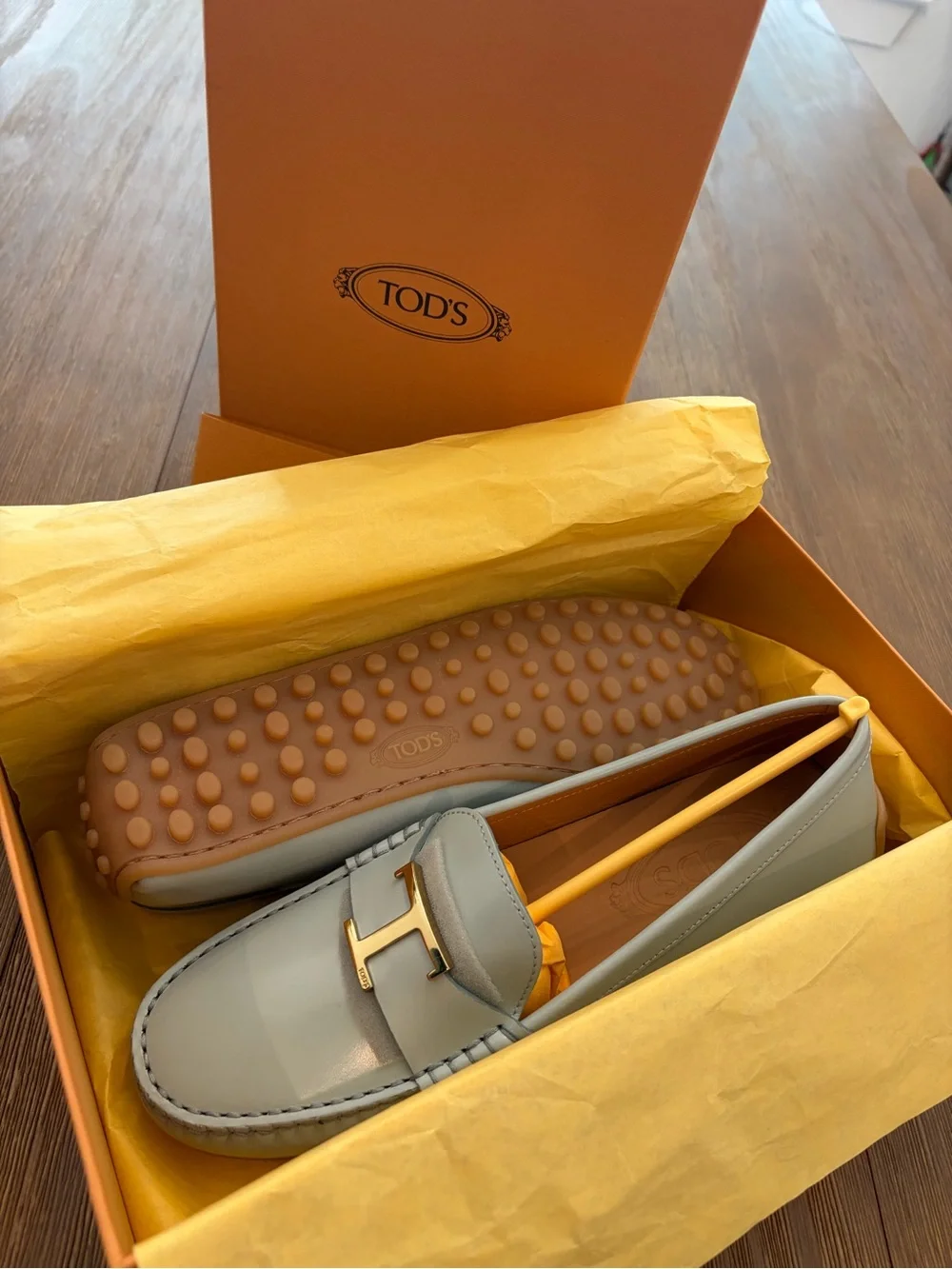 Tod's Grey Leather Gommino Loafers with Gold Hardware - Picture 1 of 4